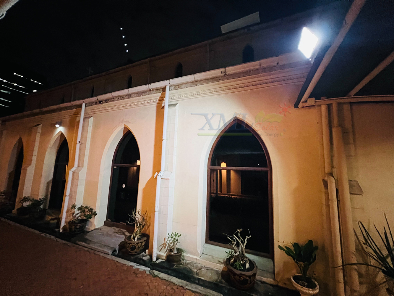 ไฟสปอตไลท์โซล่าเซลล์ 200 Watt กล่องสีน้ำตาล (เปิดได้ 3 แสง)