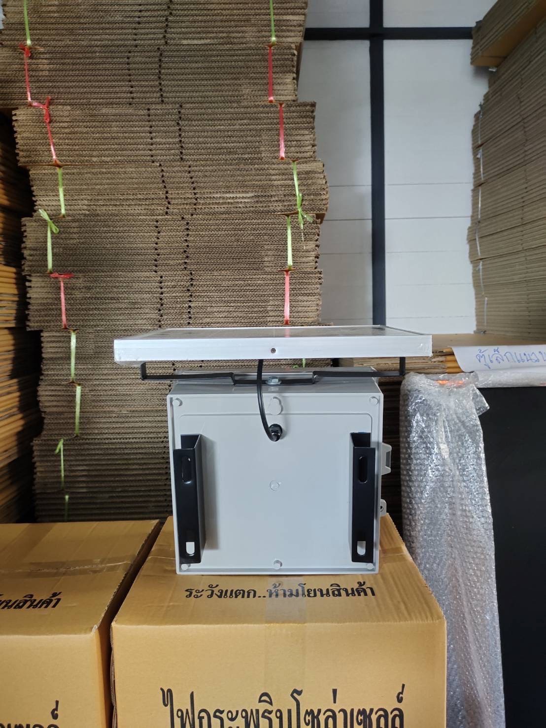 ไฟกระพริบเตือนจราจร ไฟเตือนทางแยกโซล่าเซลล์ 24 LED รุ่นใหม่*