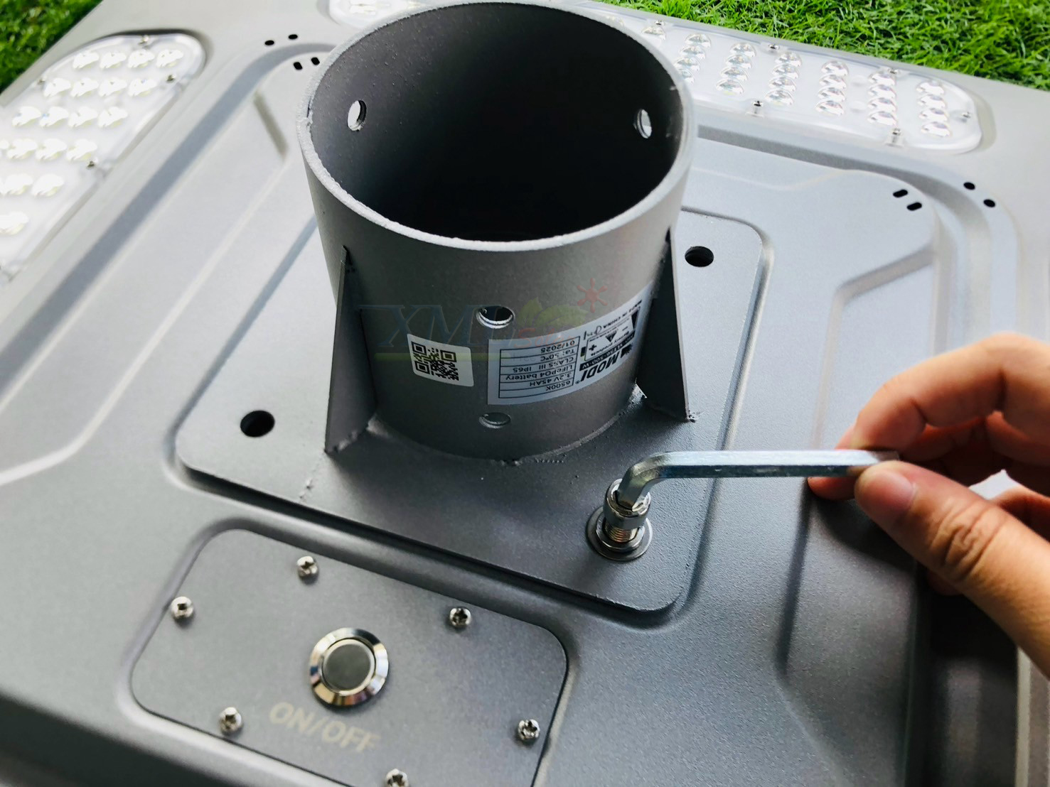 โคมไฟโซล่าเซลล์ UFO ทรงสี่เหลี่ยม รุ่น MD-SLT56-500W (แสง : ขาว)