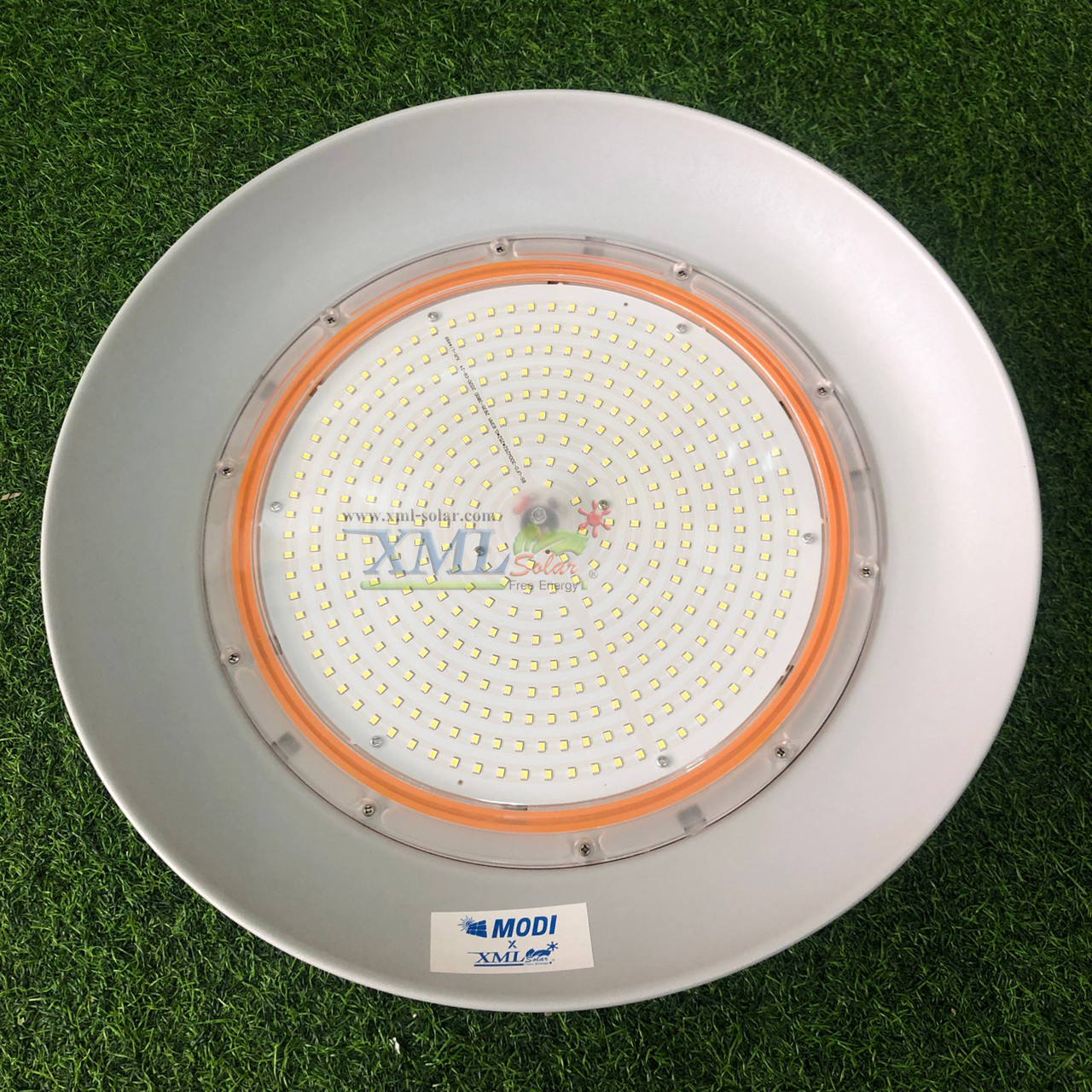 โคมไฟโซล่าเซลล์ ทรง Highbay รุ่นใหญ่ 300W. แบรนด์ Modi * XML-Solar (แสง : ขาว)