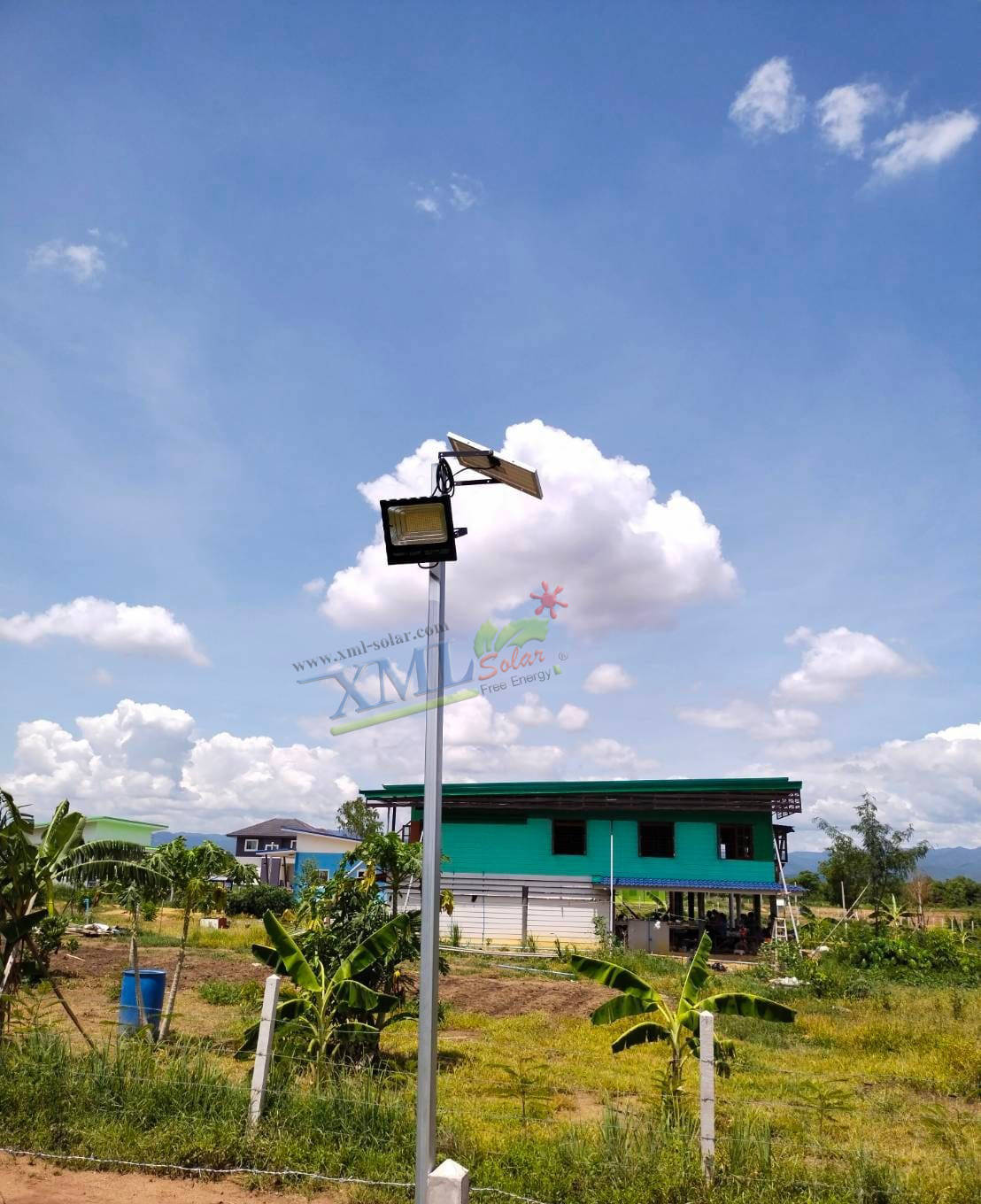 รุ่นประหยัด ไฟสปอตไลท์โซล่าเซลล์ 100 W. รุ่น MODI x XML (เปิดได้ 3 แสง)