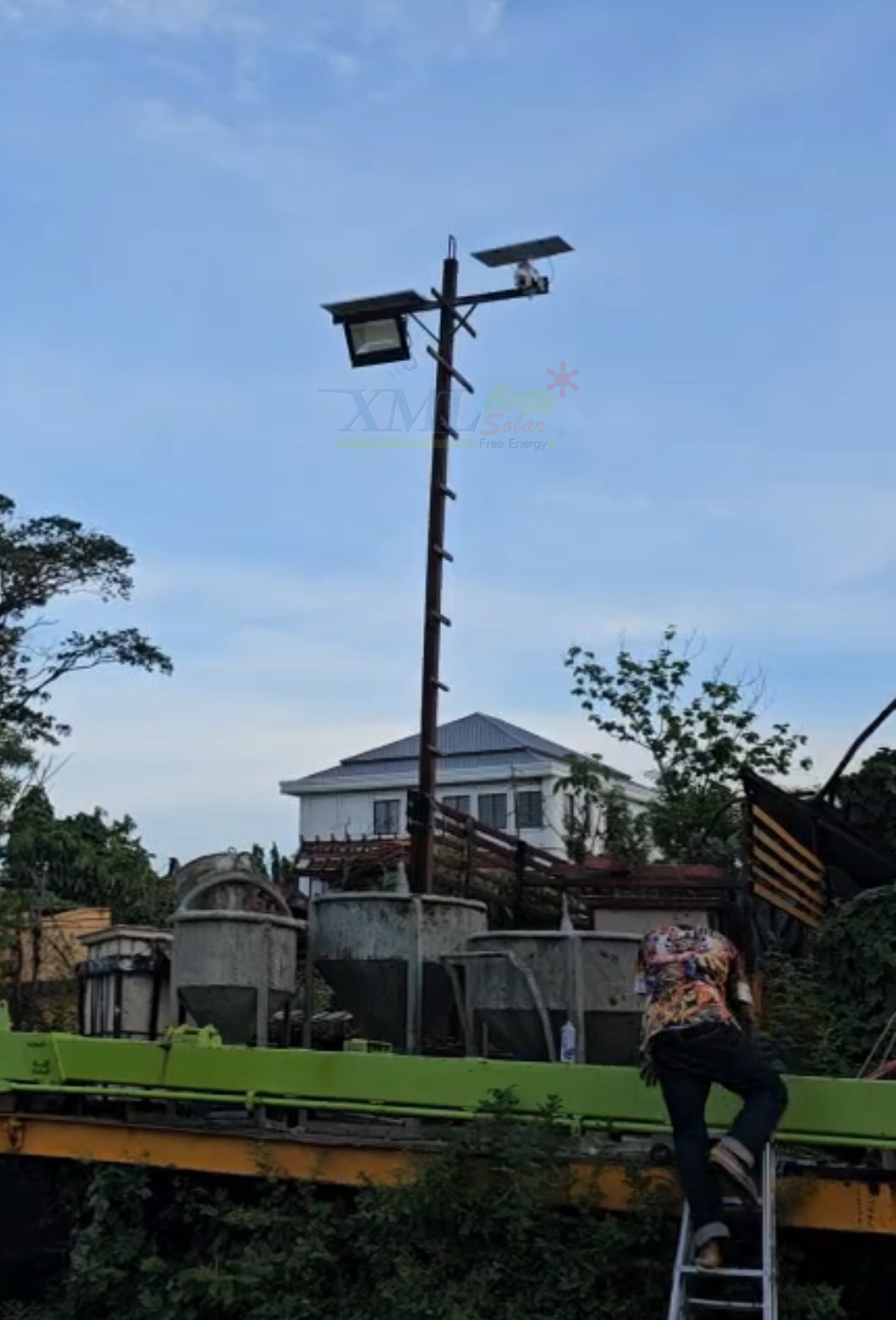 สปอร์ตไลท์โซล่าเซลล์ 1000 W. รุ่นใหม่ JD81000L (แสง : ขาว)