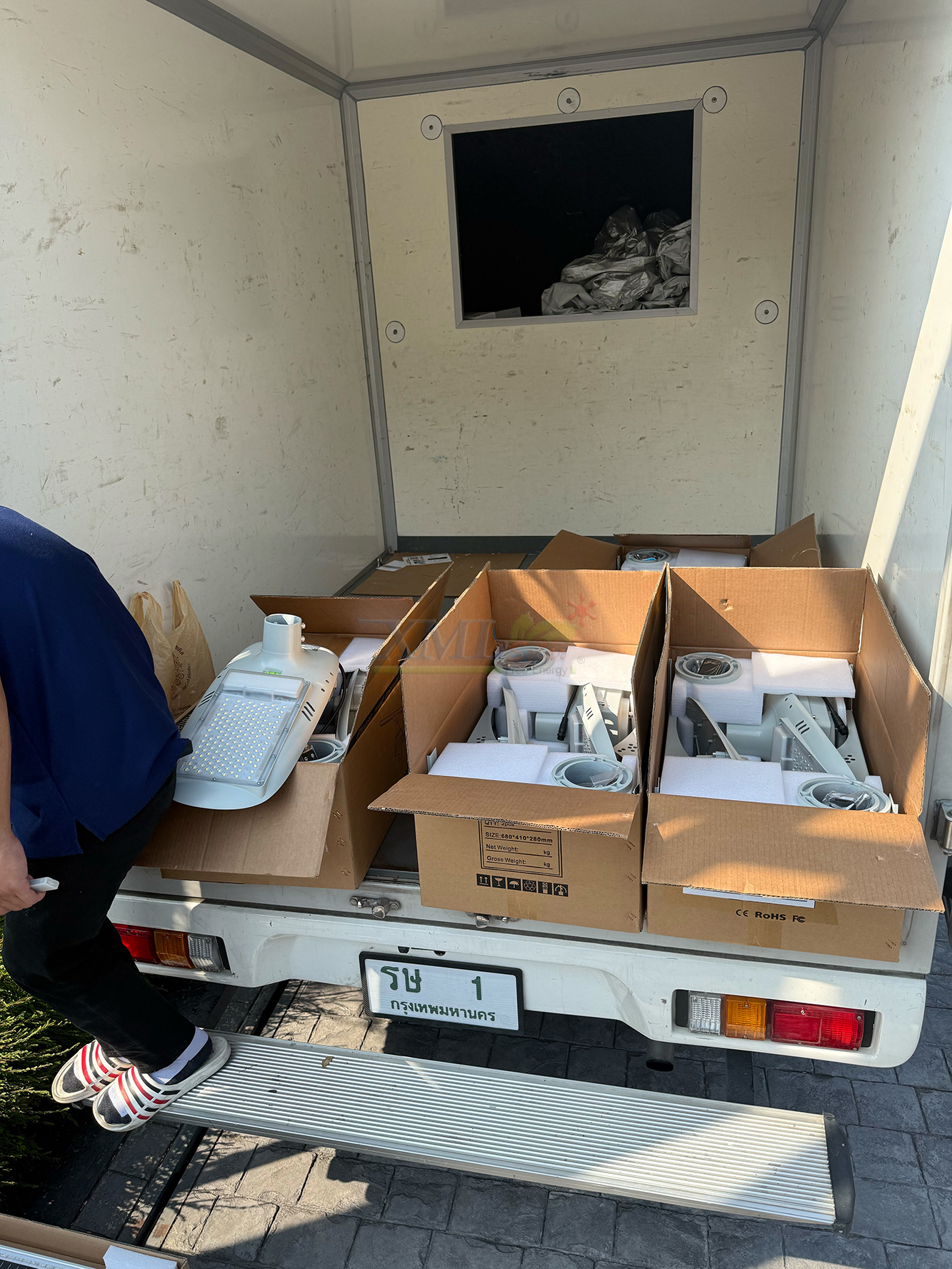 โคมไฟถนนโซล่าเซลล์อัจฉริยะ (รุ่น 6,300Lumens + แผง 80 W) (แสง : ขาว)