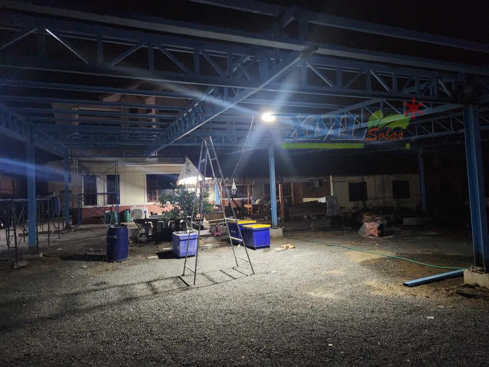 โคมไฟโซล่าเซลล์ ติดเพดาน Highbay รุ่น D MAX 400W (แสง : ขาว)