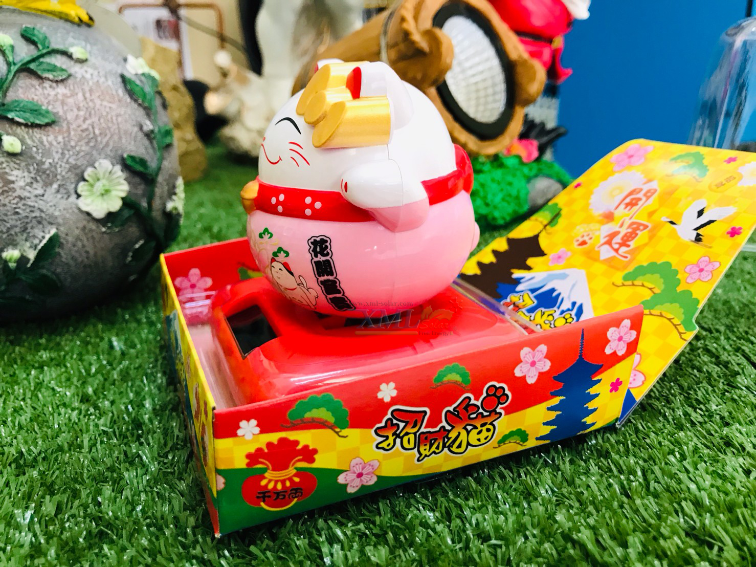 แมวญี่ปุ่น เรียกโชคลาภ ดุ๊กดิ๊กโซล่าเซลล์ (ลายซากุระ)