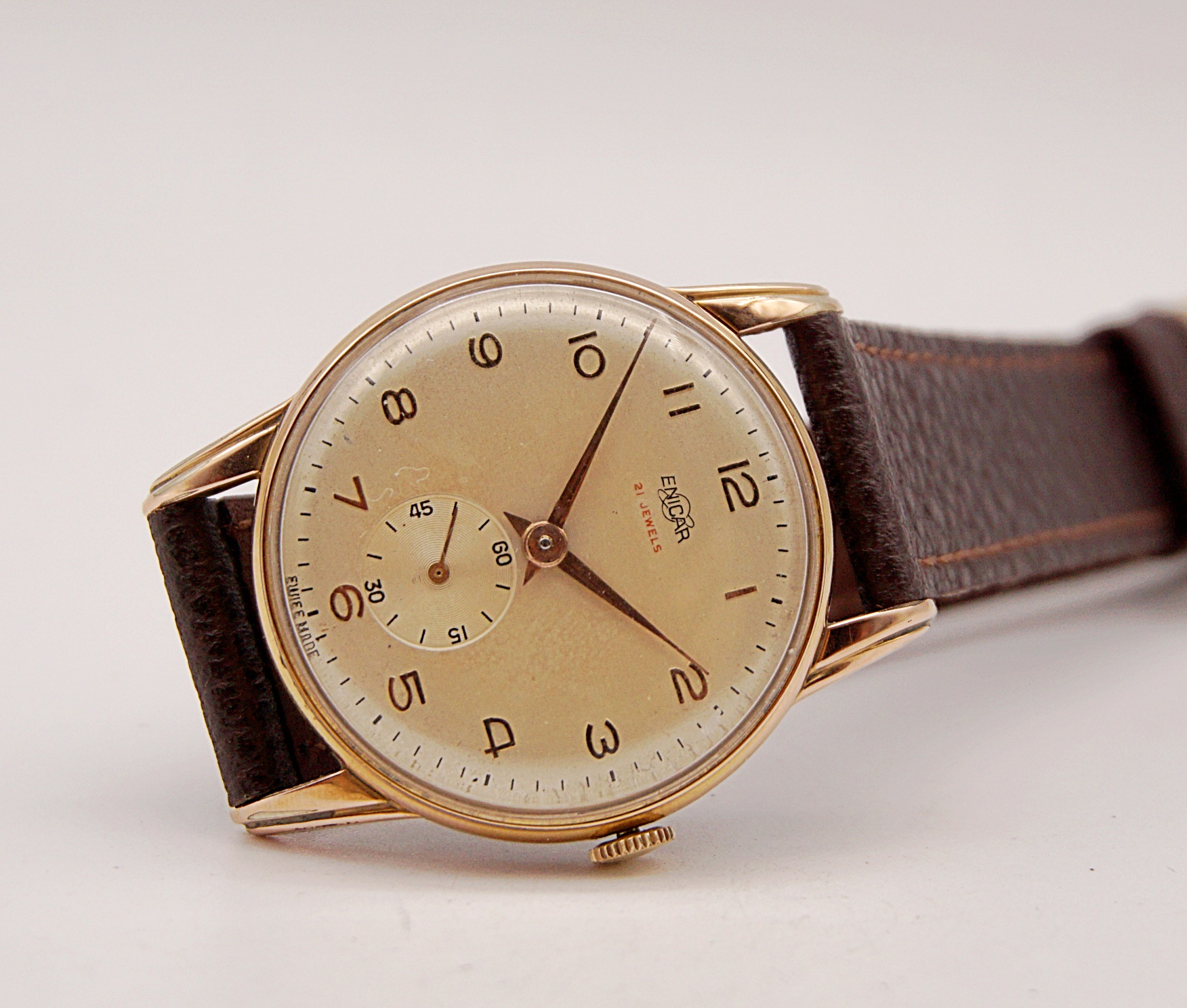 นาฬิกาเก่า ENICAR ไขลานสองเข็มครึ่ง