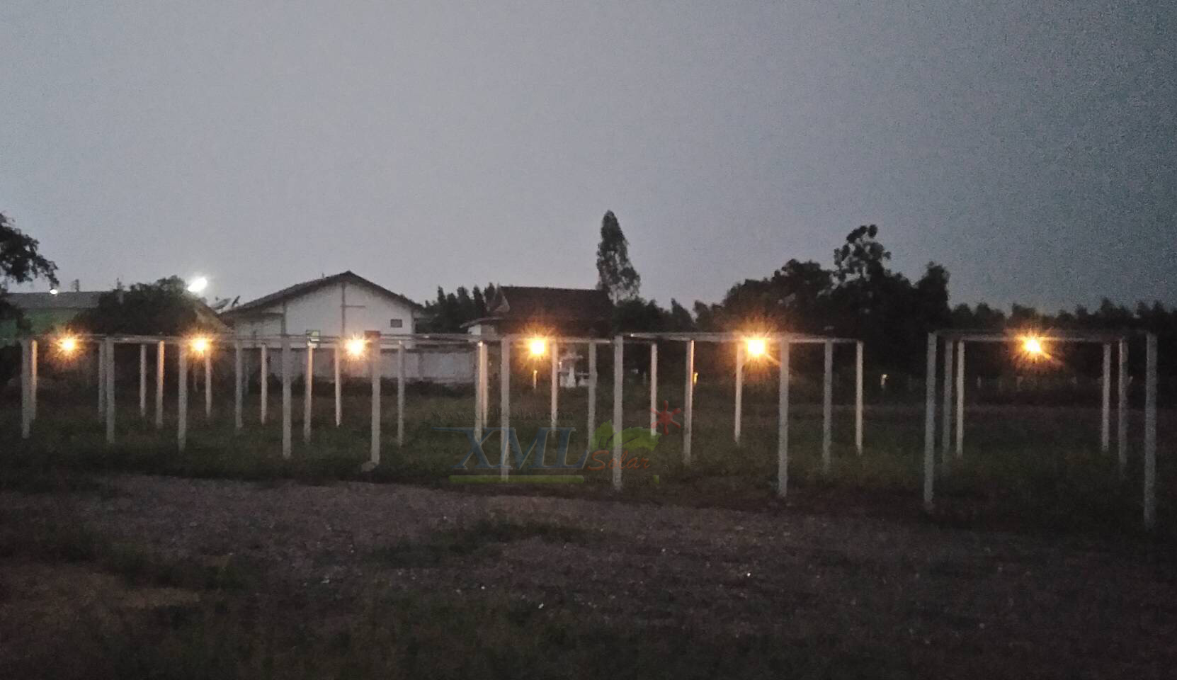 โคมไฟโซล่าเซลล์ ติดเพดาน รุ่นตาข่ายดำ Loft style (แสง เหลืองวอมไวท์)