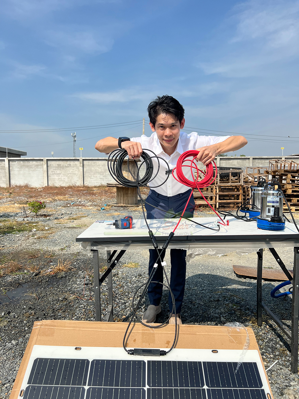 ชุดปั๊มแช่ไดโว่ DCB 24V / 300W + แผงโซล่าเซลล์ โค้งงอได้ 240W
