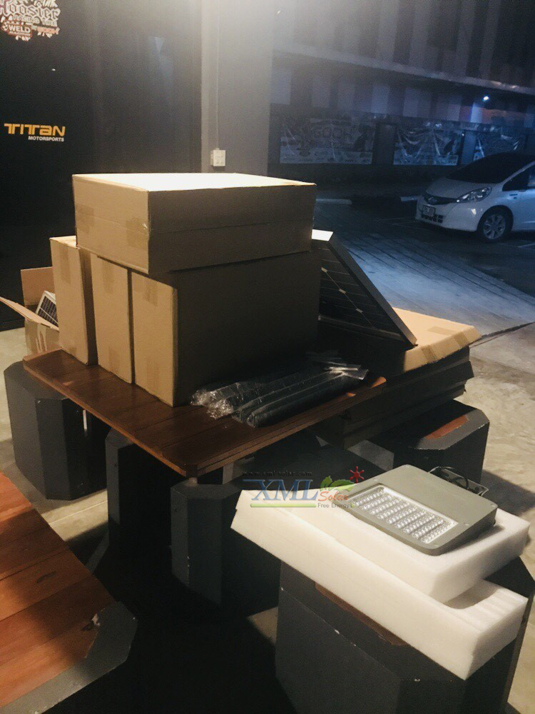 ไฟสปอตไลท์โซล่าเซลล์ 6500 Lumens. ไซต์ใหญ่ (เเสง : เหลืองวอมไวท์)