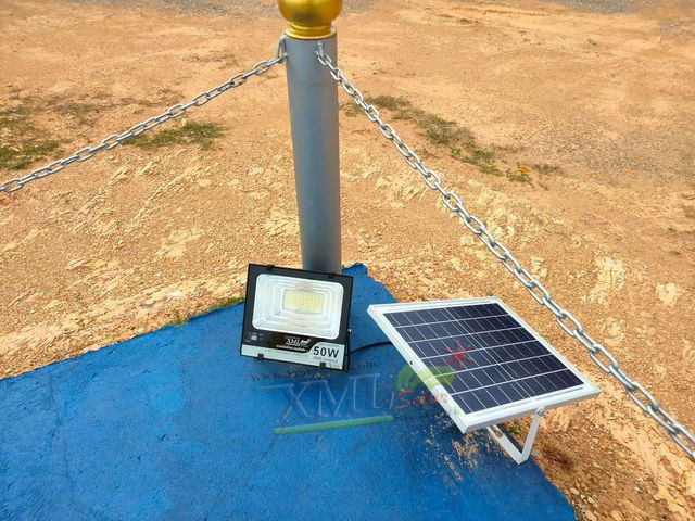 ไฟสปอตไลท์โซล่าเซลล์ 50 Watt กล่องสีน้ำตาล (เปิดได้ 3 แสง)