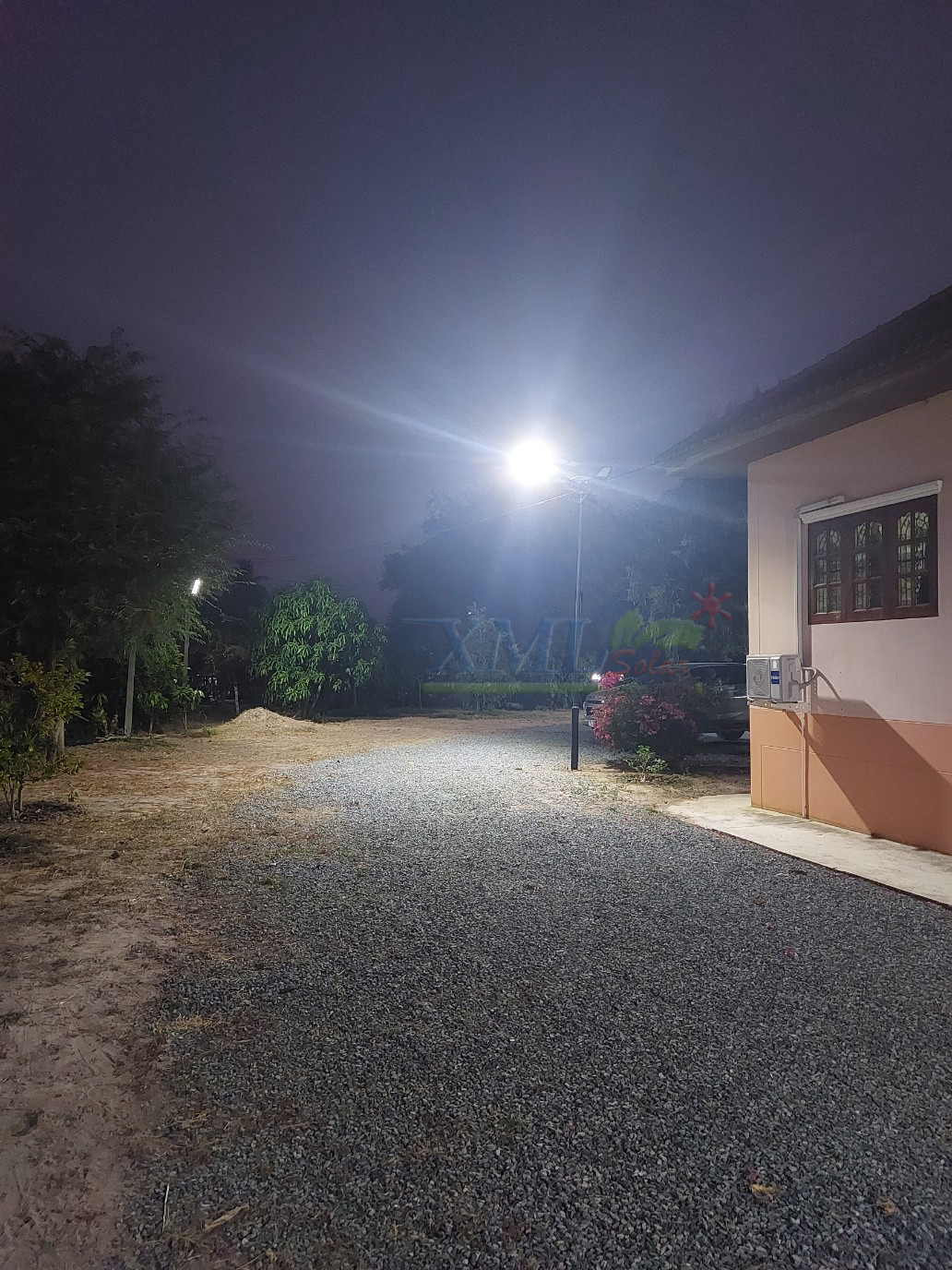 โคมไฟถนนโซล่าเซลล์ 600W รุ่น MD-SLT30-600W (แสง : ขาว)