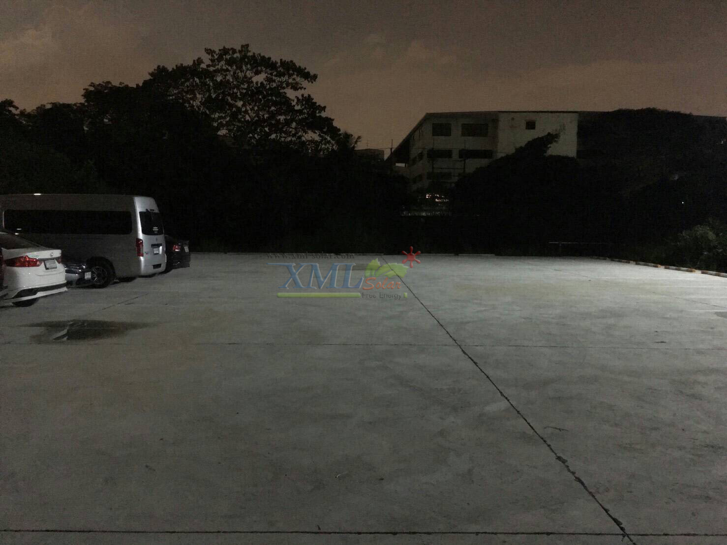 สปอร์ตไลท์โซล่าเซลล์ 300 W. รุ่นใหม่ JD8300L (แสง : ขาว)