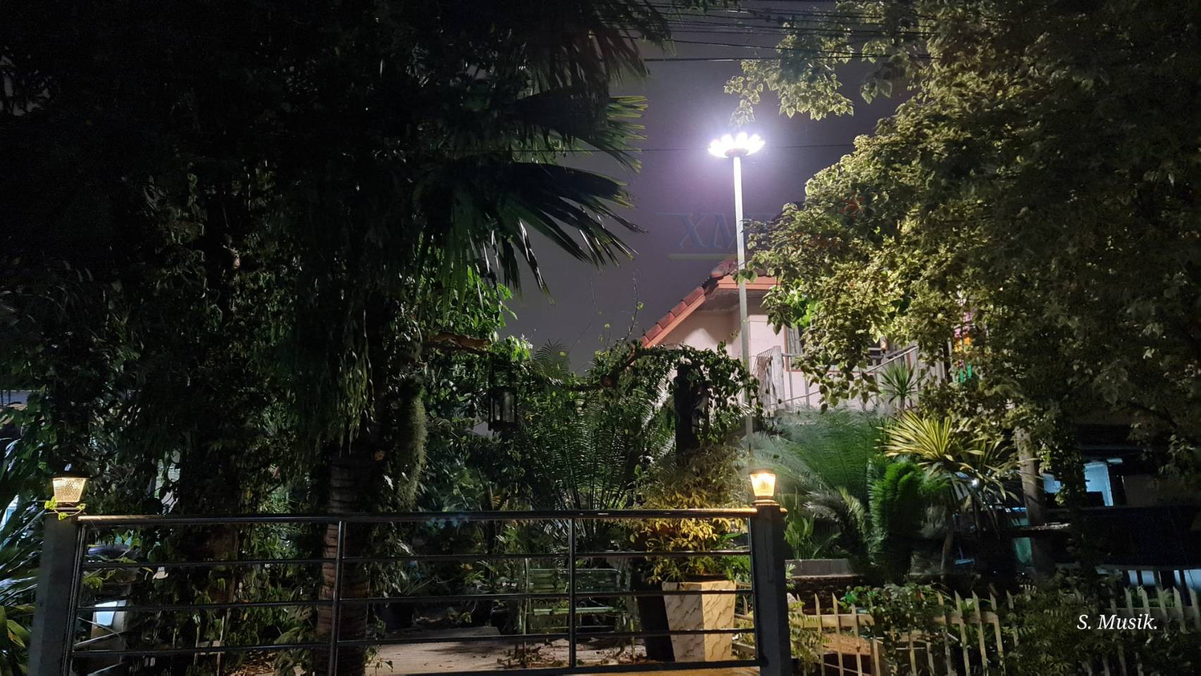 โคมไฟโซล่าเซลล์ UFO ทรงกลม (ขนาดใหญ่สุด 75 ซม.) (เปิดได้ 3 แสง) รุ่น MD-SLT38-500W