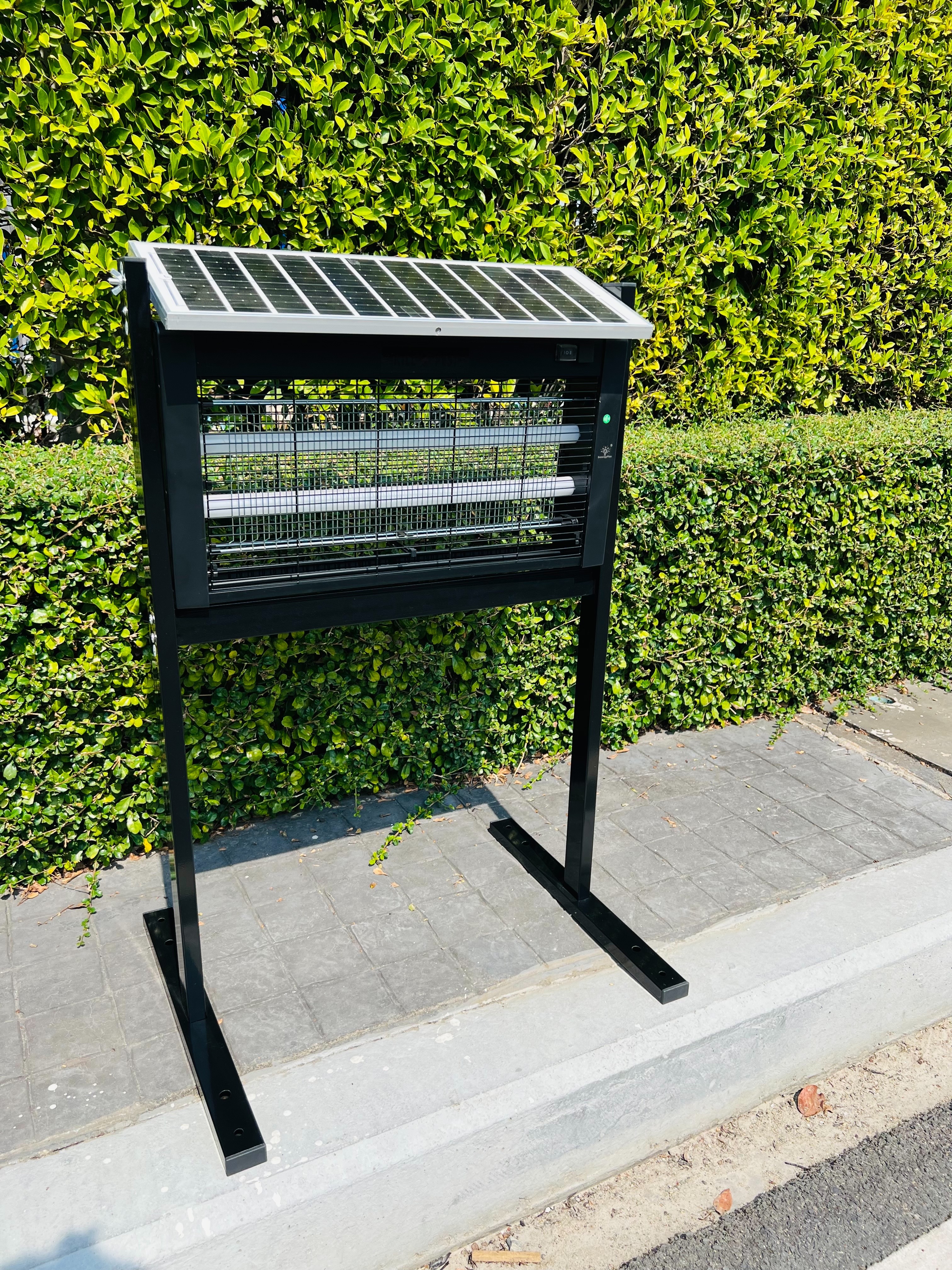 ไฟดักยุงโซล่าเซลล์ แบบตั้งพื้น 20W รุ่น LS-SML-002E