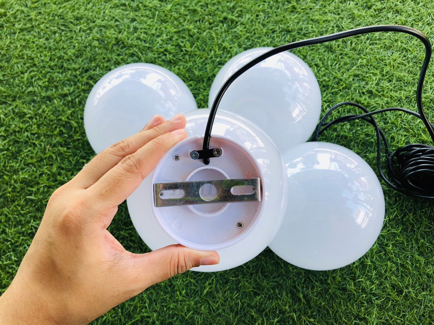 โคมไฟปักสนามโซล่าเซลล์ รุ่น DC-51 (แสง : เหลืองวอมไวท์)