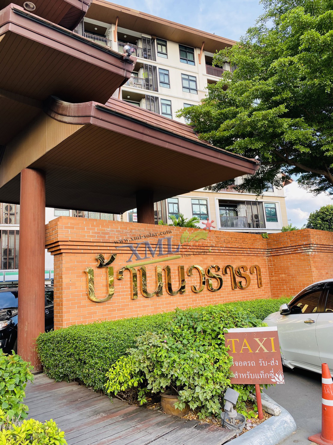 โคมไฟหัวเสาโซล่าเซลล์ ทรง ลูกบาศก์ Size S (110lm)(เเสง : ขาว+เหลืองวอมไวท์)