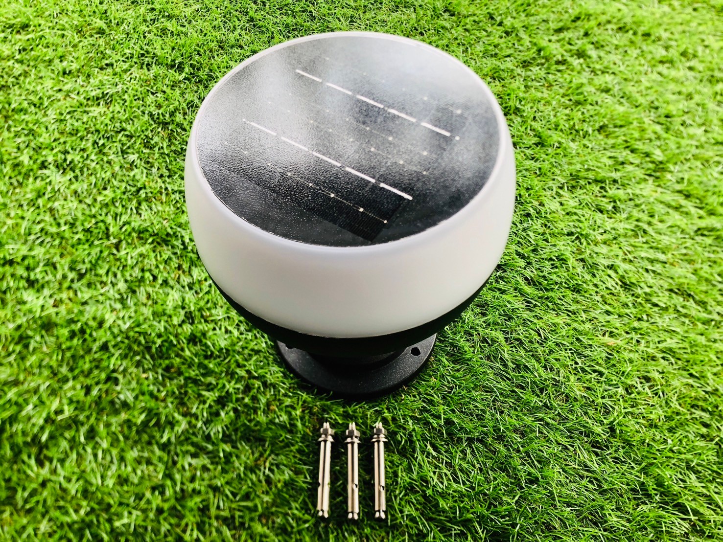 โคมไฟหัวเสาโซล่าเซลล์ รุ่น TZ-404 (แสงขาว + เหลืองวอมไวท์)