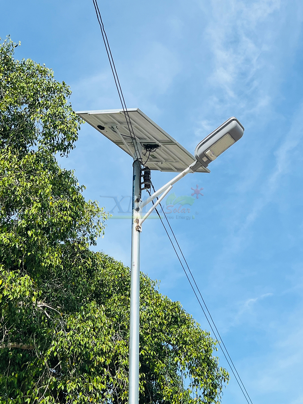 โคมไฟถนนโซล่าเซลล์ Series Y แผงเเยกโคมได้ (12800 Lumens + แผง 200 W) (แสง : ขาว)