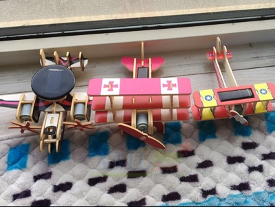 ของเล่นพลังงานแสงอาทิตย์ รุ่น เครื่องบินไม้ ลำเล็ก ชุด 6 แบบ