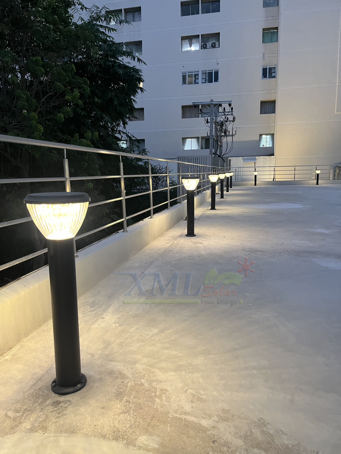 ไฟตั้งพื้นโซล่าเซลล์ ทรงถ้วย Cupcake 30 SMD LED (เเสง : เหลืองวอมไวท์)