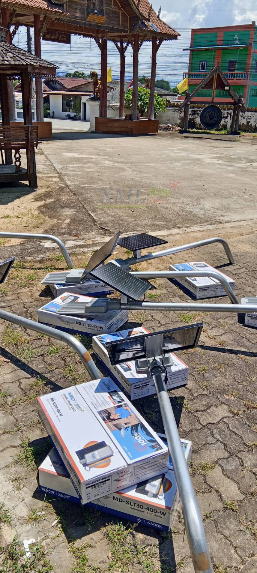 โคมไฟถนนโซล่าเซลล์ 400W รุ่น MD-SLT30-400W (แสง : ขาว)