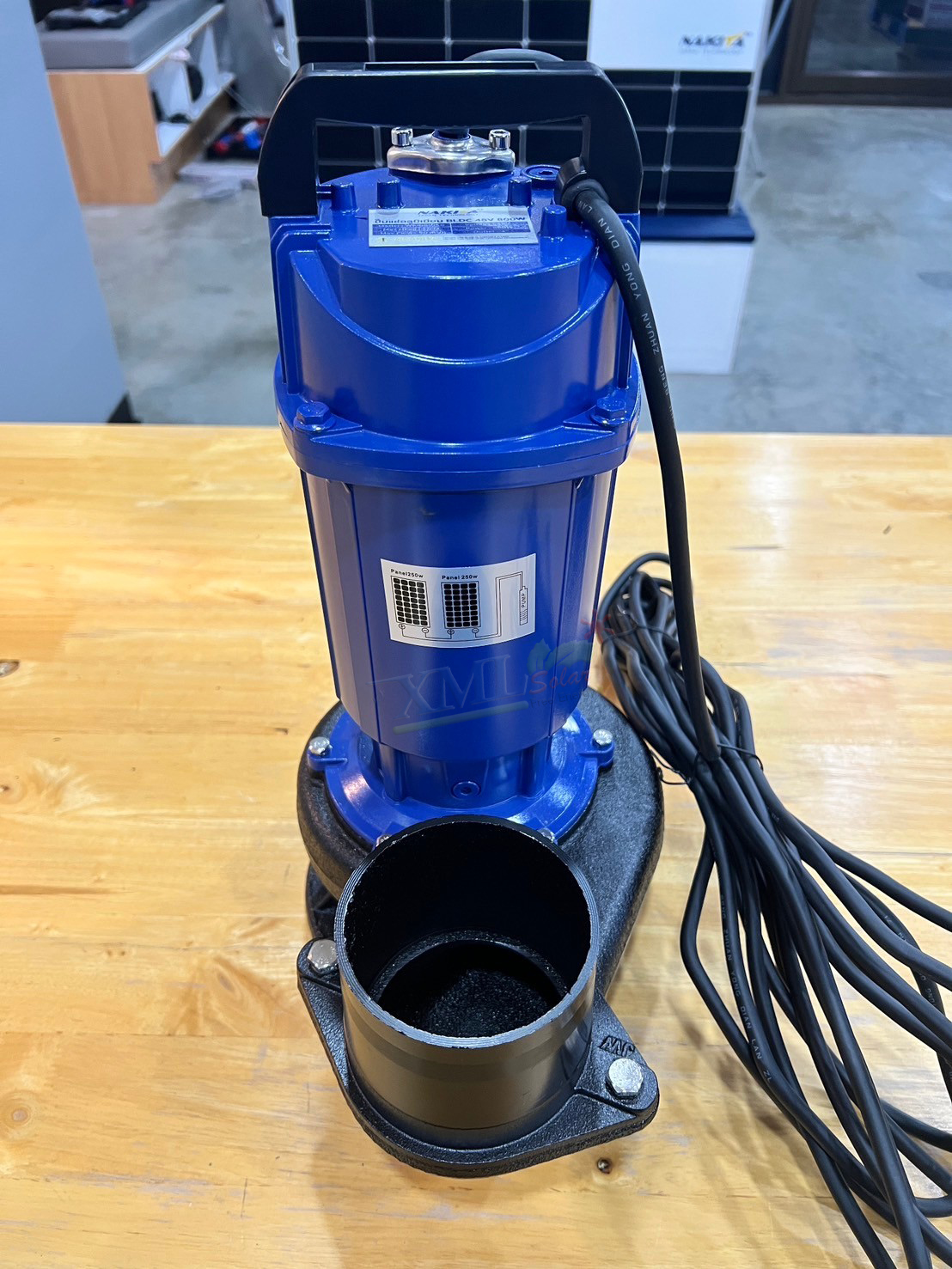 ปั๊มแช่อลูมิเนียม รุ่นสีน้ำเงิน 800W (ท่อ 4 นิ้ว) + เเผงโซล่าเซลล์ 450W (2 แผง)