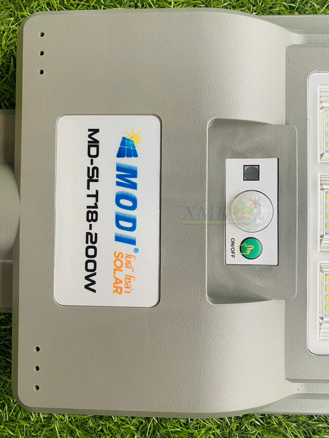 โคมไฟถนนโซล่าเซลล์ XML-Solar 200W (แสง : ขาว)(สว่างค้าง)