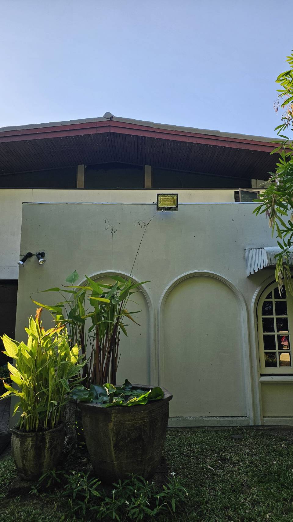 ไฟสปอตไลท์โซล่าเซลล์ 300 Watt กล่องสีน้ำตาล (เปิดได้ 3 แสง)