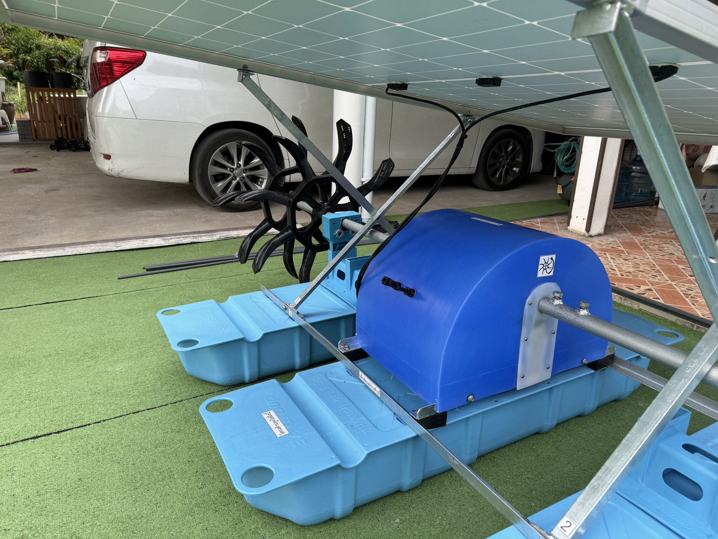 กังหันตีน้ำโซล่าเซลล์ รุ่นช้างน้อย 4 ใบพัด 3 ทุ่น