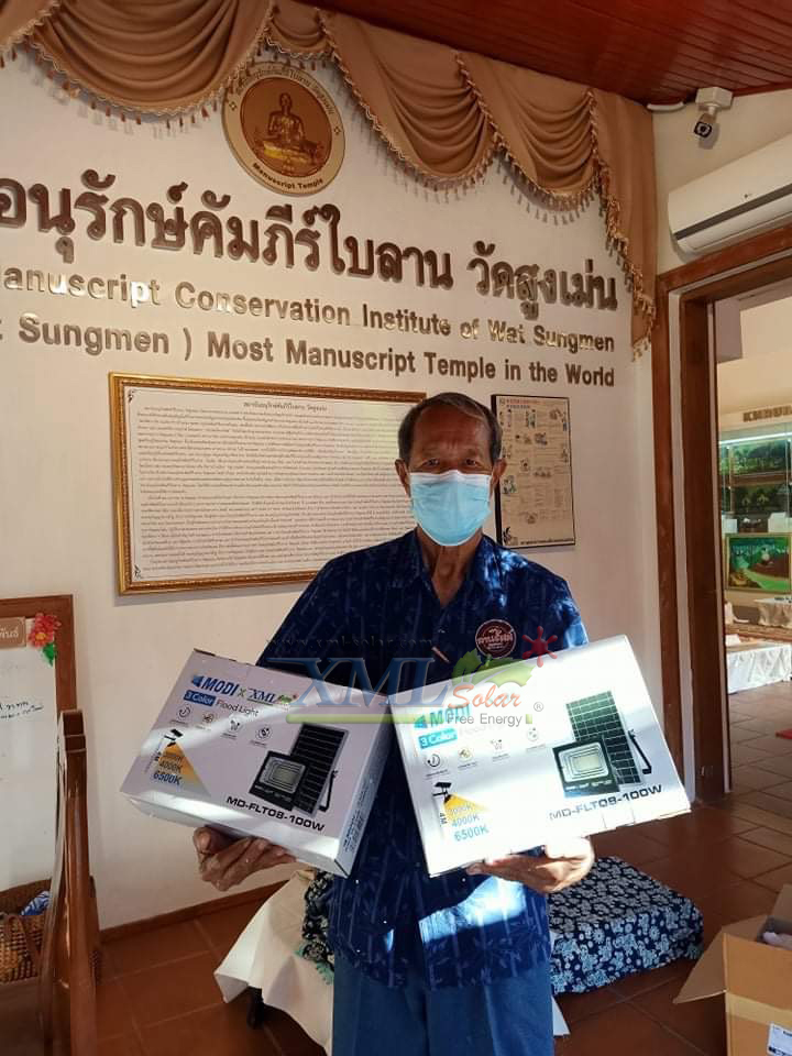 รุ่นประหยัด ไฟสปอตไลท์โซล่าเซลล์ 100 W. รุ่น MODI x XML (เปิดได้ 3 แสง)