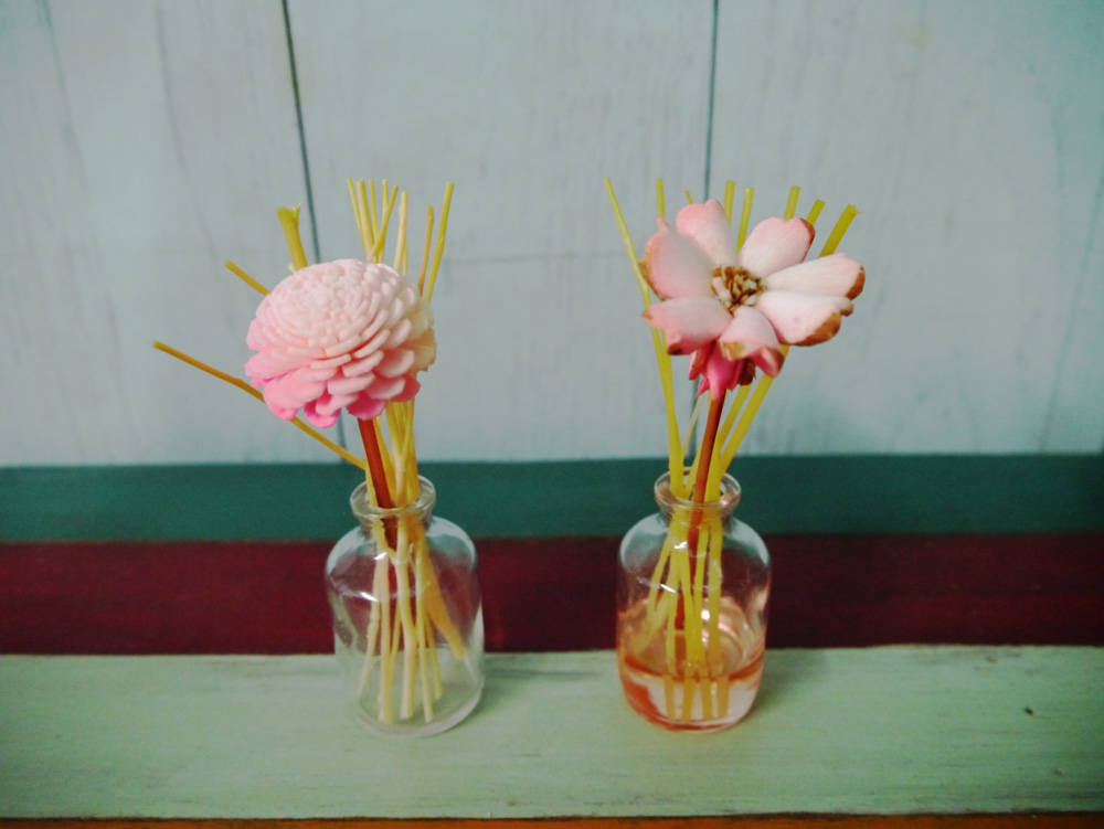 ก้านไม้งาย้อมสี 6.5" + ดอกไม้ดูดน้ำหอม 5 ช่อ (ดอกไม้ 1 ดอก/ช่อ)