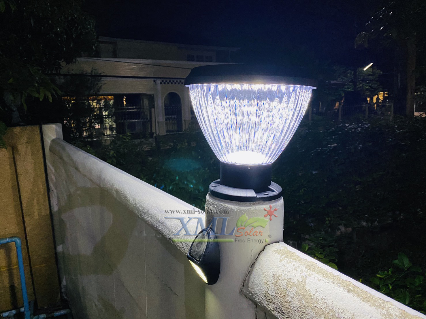 ไฟหัวเสาโซล่าเซลล์ ทรงถ้วย Cupcake 30 SMD LED (เเสง : ขาว)