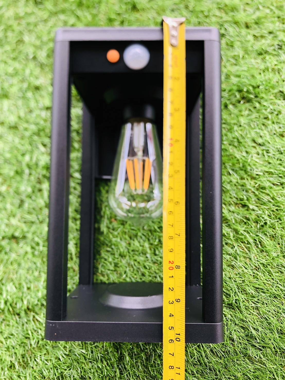 โคมไฟติดผนังโซล่าเซลล์ หลอดไส้ รุ่น TB-283 (แสง : เหลืองวอมไวท์)