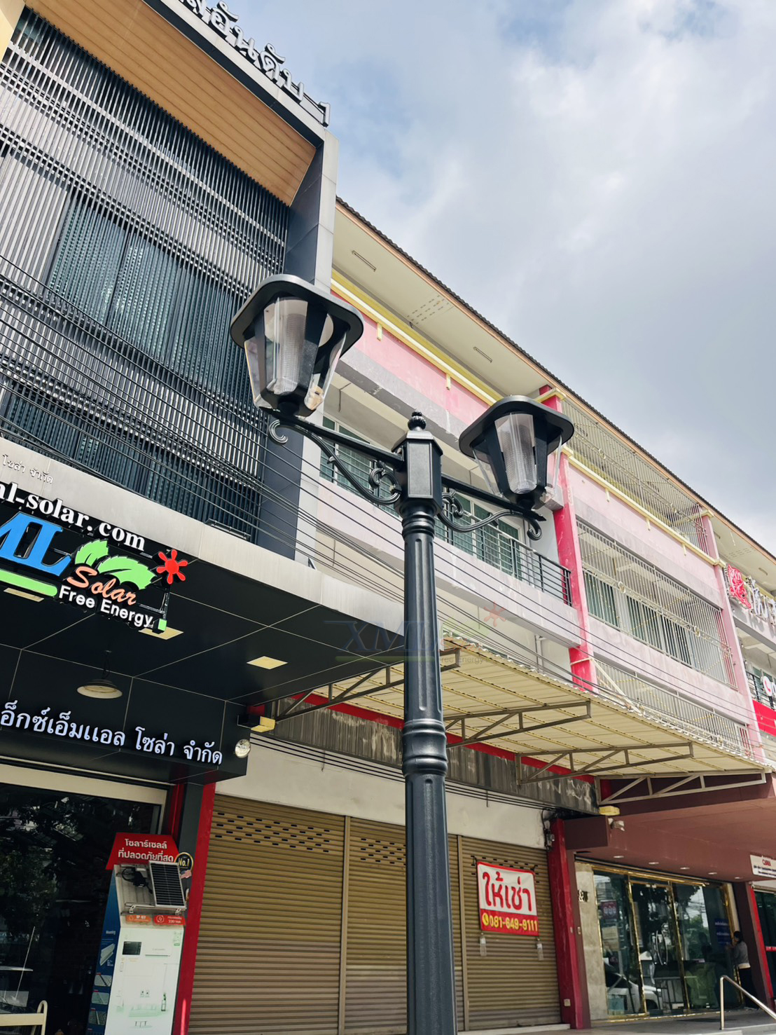 โคมไฟโซล่าเซลล์ รุ่น TT-516 (ตัวโคม + เสาไฟ 2.6 เมตร)(เปิดได้ 2 แสง)