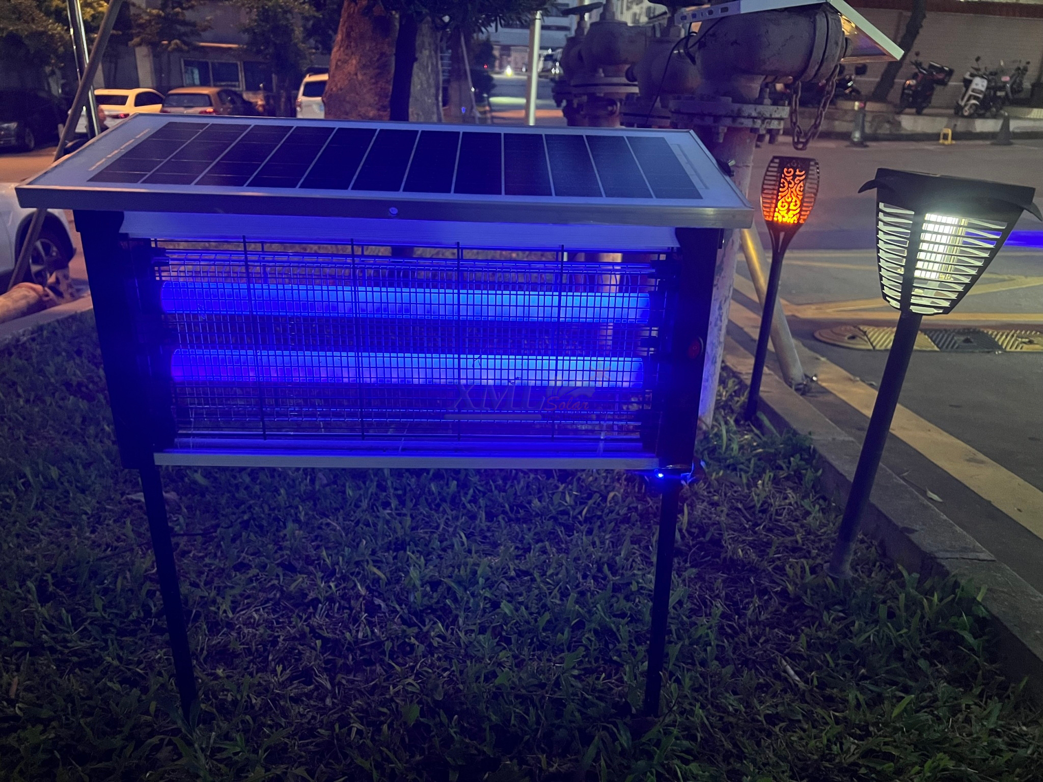 ไฟดักยุงโซล่าเซลล์ แบบตั้งพื้น 20W รุ่น LS-SML-002E