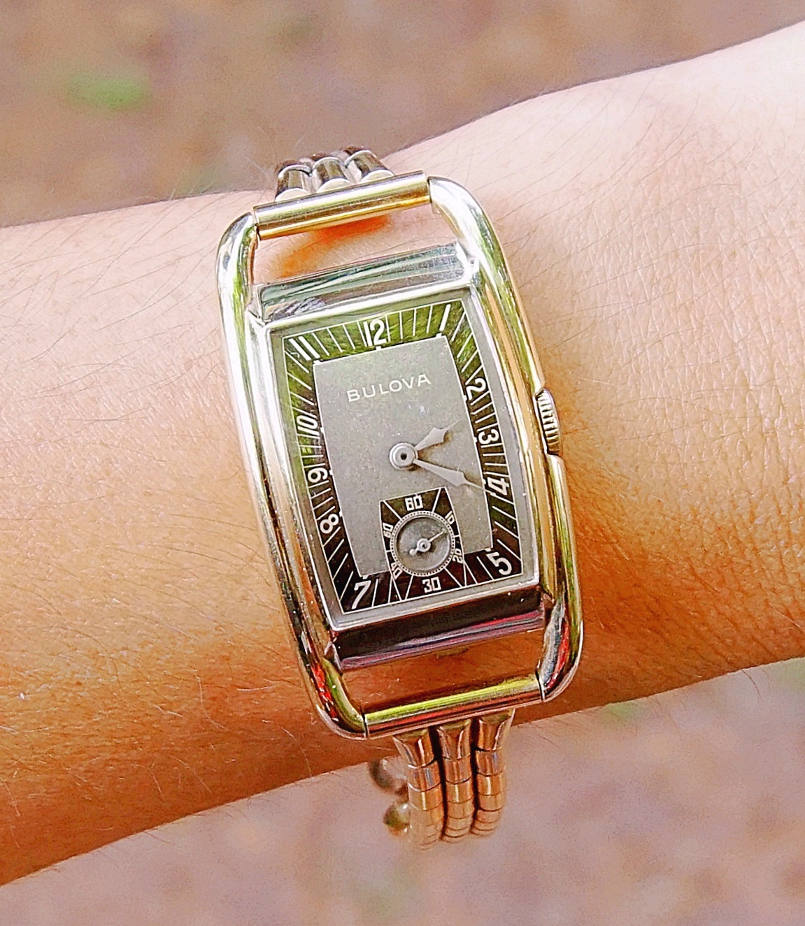 นาฬิกาเก่า BULOVA ไขลานสองเข็มครึ่ง พร้อมกล่อง