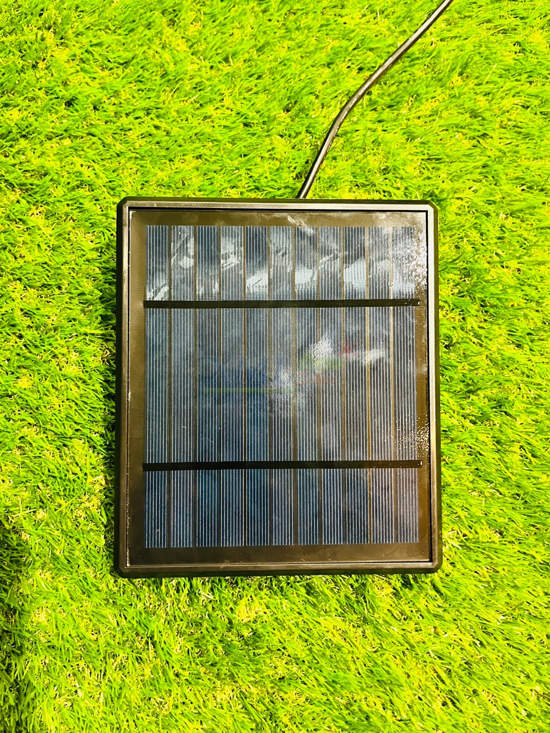 สปอร์ตไลท์ปักสนามโซล่าเซลล์ DC-17 รุ่น 4 หัว สาย 3 เมตร (แสง : เหลืองวอมไวท์)