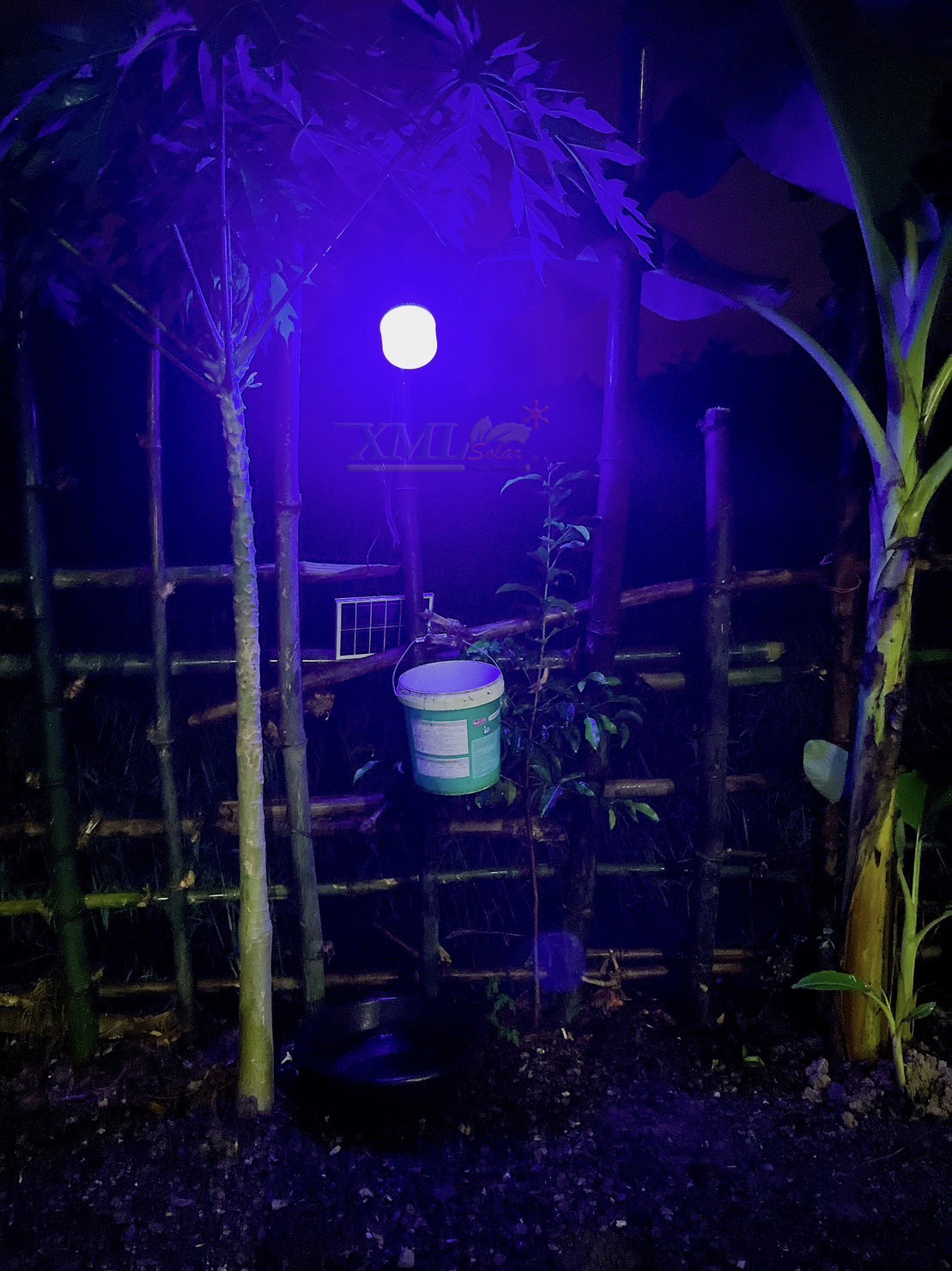 โคมไฟตุ้มโซล่าเซลล์ แบล็คไลท์ 150w. (แสงล่อแมลง)(แสงสีฟ้าน้ำทะเล)