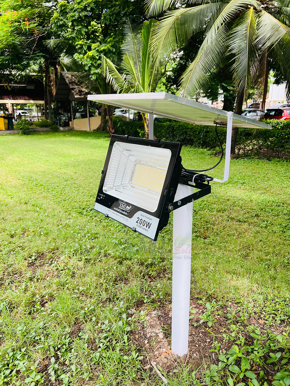 ไฟสปอตไลท์โซล่าเซลล์ 200 Watt กล่องสีน้ำตาล (เปิดได้ 3 แสง)