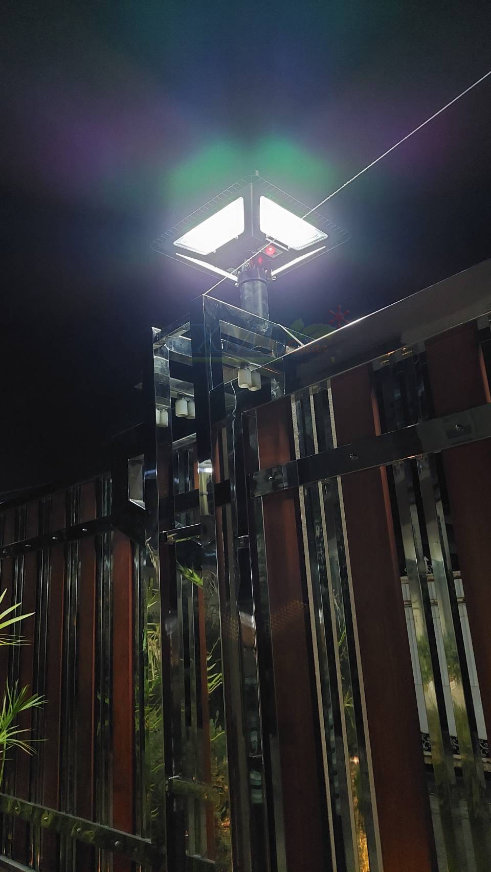 ชุดเสาพร้อมโคม SET B (โคมไฟโซล่าเซลล์ UFO SLT28-300W + เสาเหล็กดำสูง 2.82 เมตร)(แสงขาว)