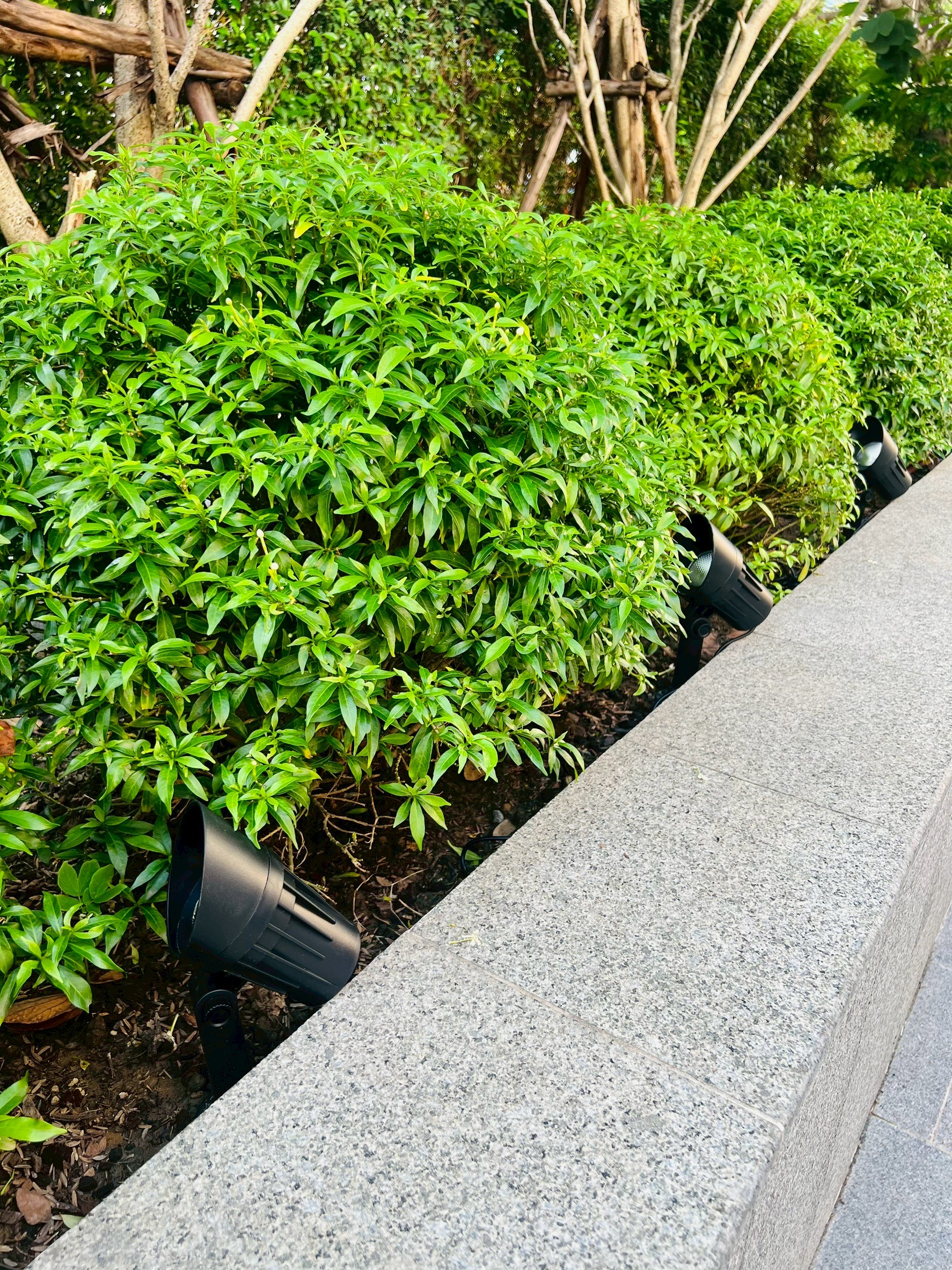 โคมไฟปักสนามโซล่าเซลล์ แพ็ค 4 ดวง รุ่น MD-SSL88 (แสง : เหลืองวอมไวท์)