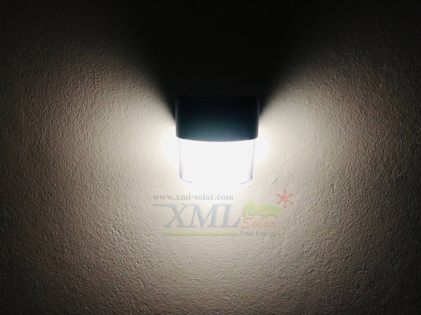 โคมไฟโซล่าเซลล์ ติดผนัง สไตล์มินิมอล รุ่น ทรงกลม (เปิดได้ 2 แสง)