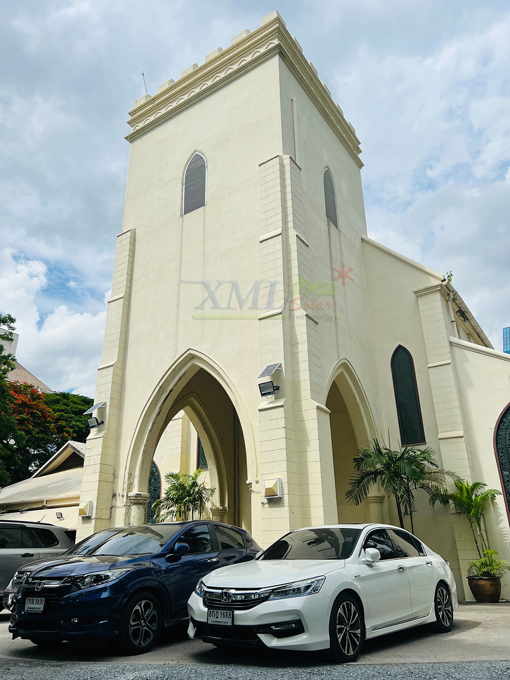 ไฟสปอตไลท์โซล่าเซลล์ 200 Watt กล่องสีน้ำตาล (เปิดได้ 3 แสง)