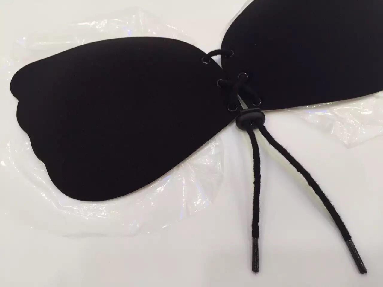 บราไร้สายทรงปีกนางฟ้า เชือกดึง ช่วยดันหน้าอกชิด มีคัพ A B C มี 2 สี ดำ เนื้อ ราคาส่ง 3 ชิ้น คละแบบได้ ราคาคู่ละ 290 บาท