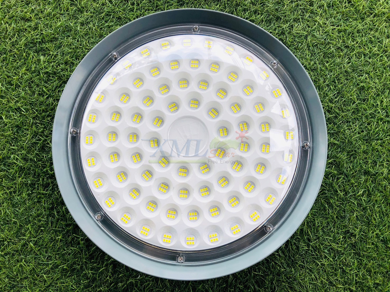 โคมไฟถนนโซล่าเซลล์ รุ่น MD-SLT88-400W-DMax (แสง : ขาว)