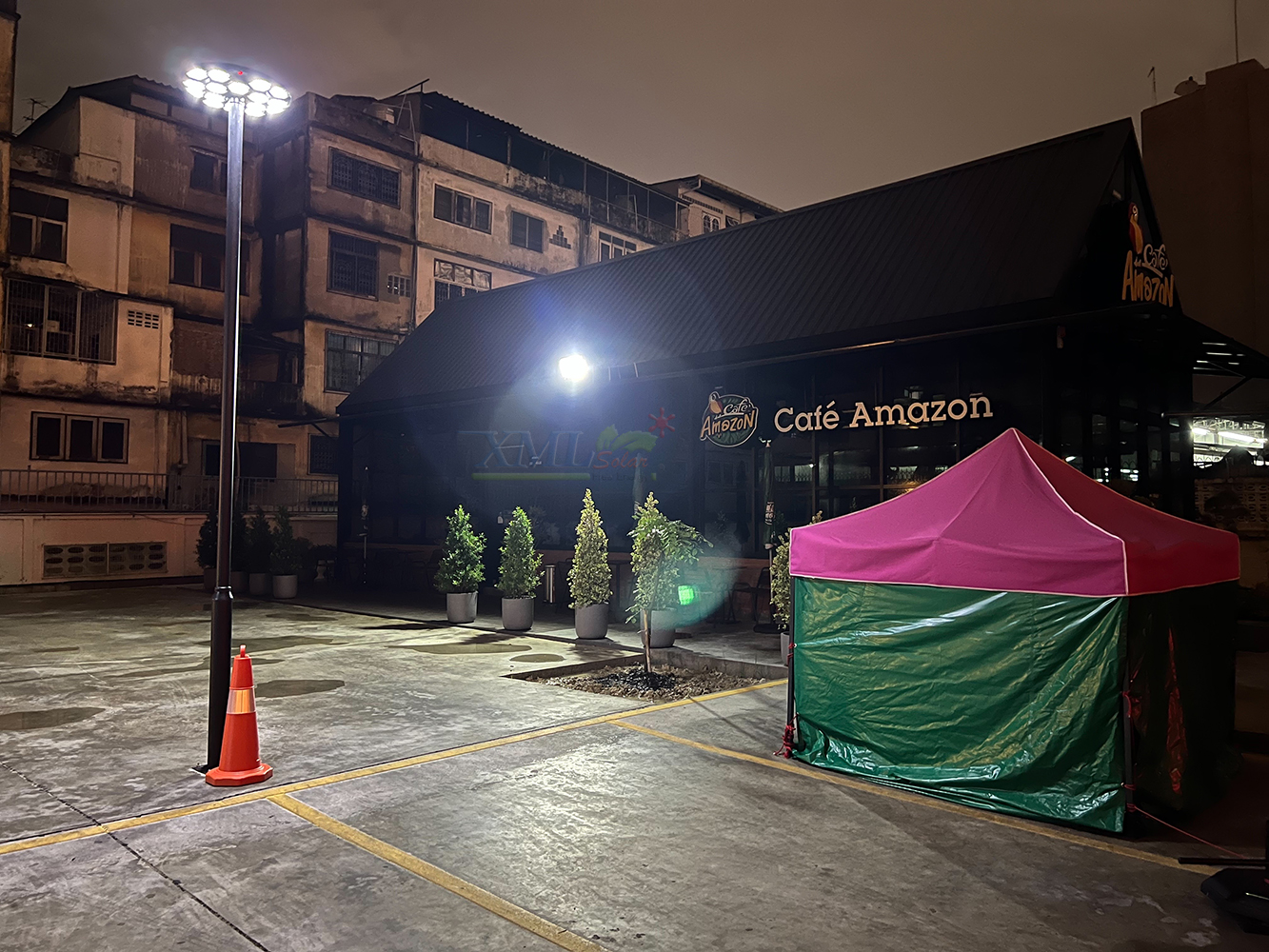 ไฟสปอตไลท์โซล่าเซลล์ 1000 Watt กล่องสีน้ำตาล (เปิดได้ 3 แสง)