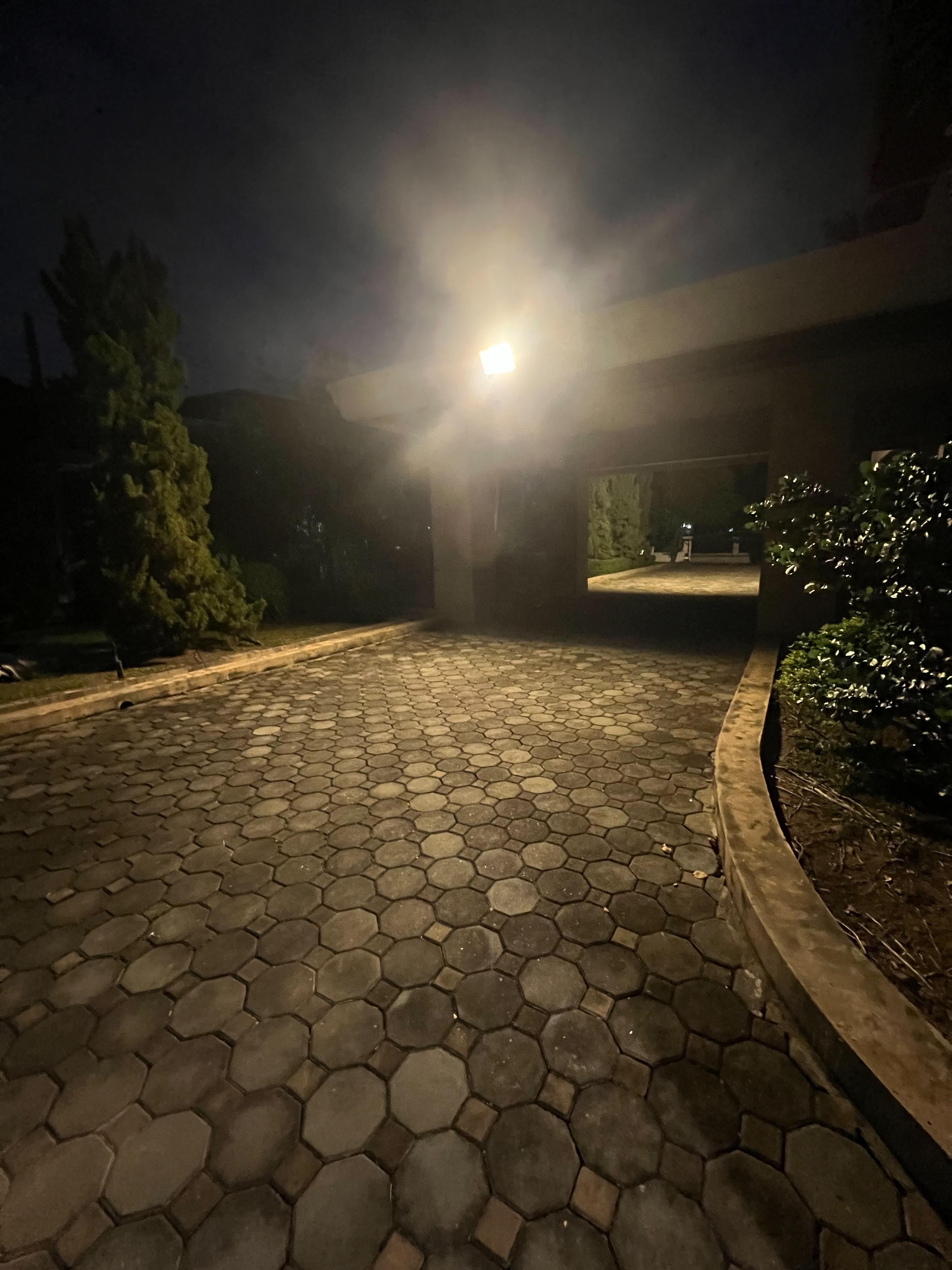 ไฟสปอตไลท์โซล่าเซลล์ 1000 Watt กล่องสีน้ำตาล (เปิดได้ 3 แสง)