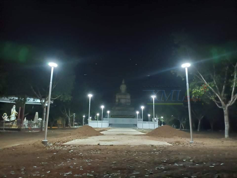 ชุดเสาพร้อมโคม SET B (โคมไฟโซล่าเซลล์ UFO SLT28-300W + เสาเหล็กดำสูง 2.82 เมตร)(แสงขาว)