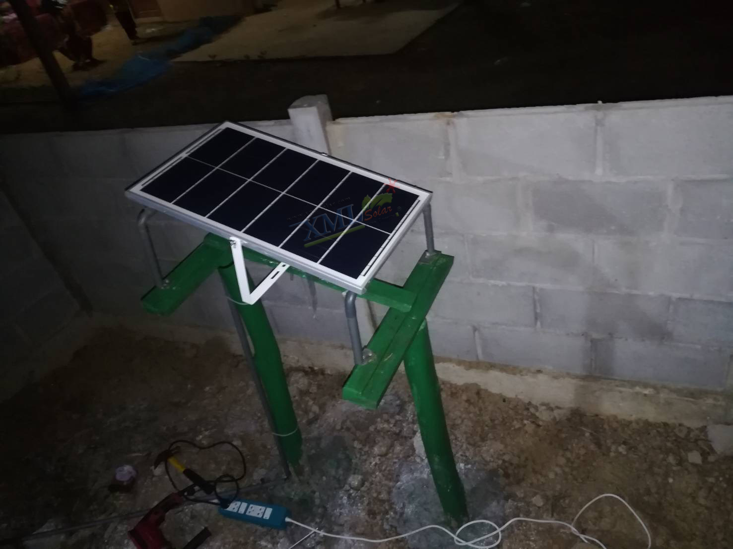 ไฟสปอตไลท์โซล่าเซลล์ 200 Watt กล่องสีน้ำตาล (เปิดได้ 3 แสง)