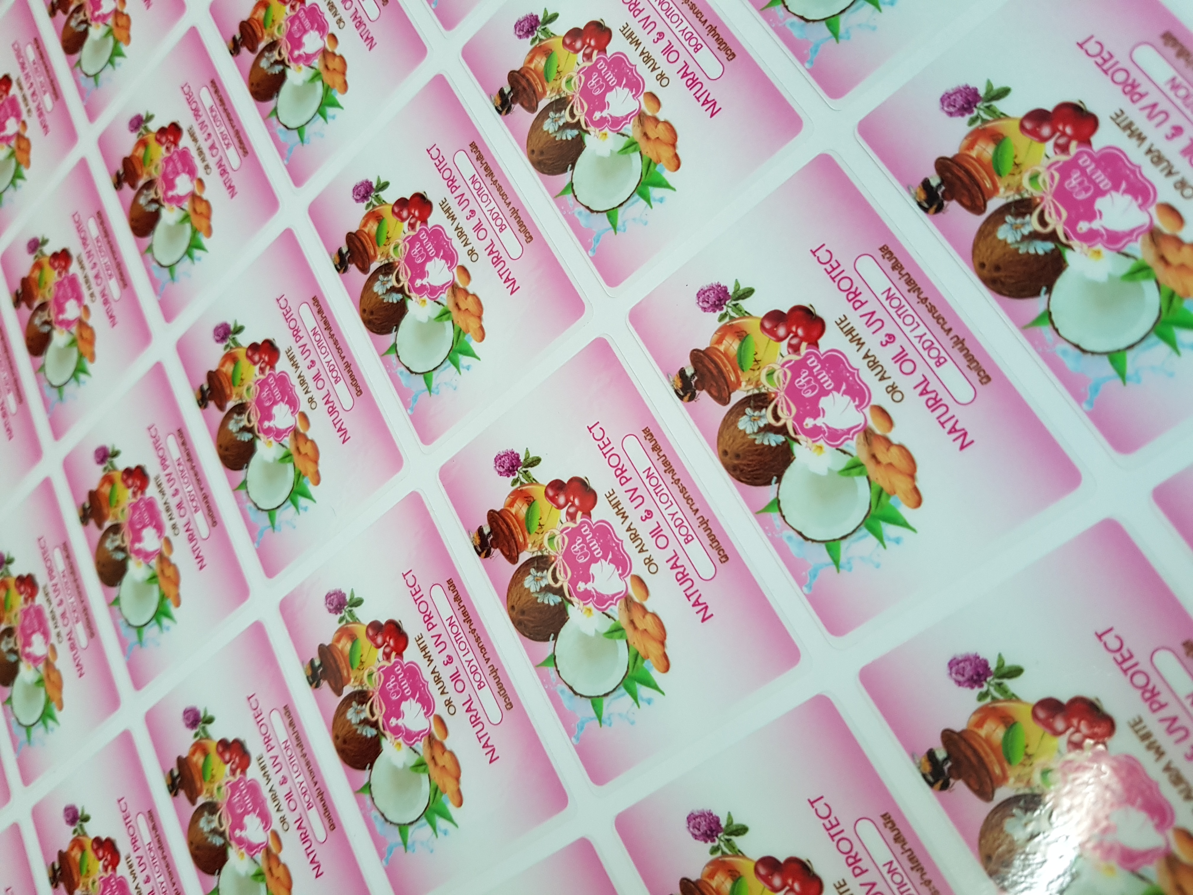 สติ๊กเกอร์พีวีซีขาวเงา